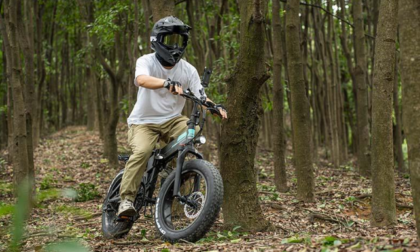 La tua prossima avventura su due ruote: scopri la bici elettrica con acceleratore perfetta per te!