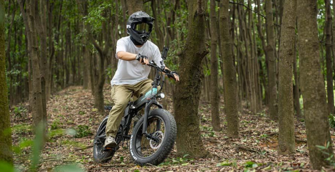 La tua prossima avventura su due ruote: scopri la bici elettrica con acceleratore perfetta per te!