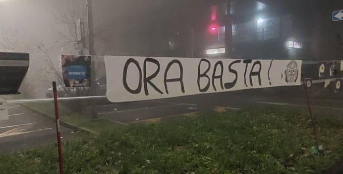 Scopa, paletta e annunci di lavoro, CasaPound ai migranti: ”Basta mantenervi”