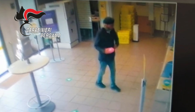 Rapina due uffici postali, 75enne arrestato dai carabinieri