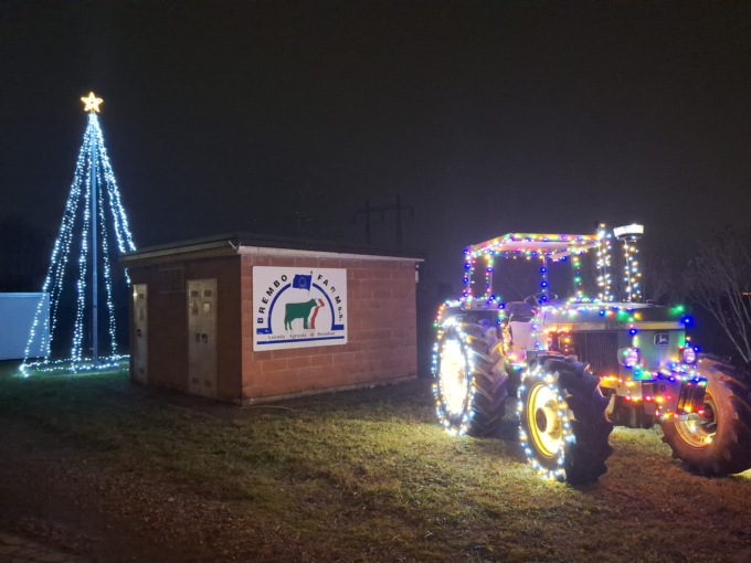 Le luci del Natale brillano anche sui bolidi della campagna