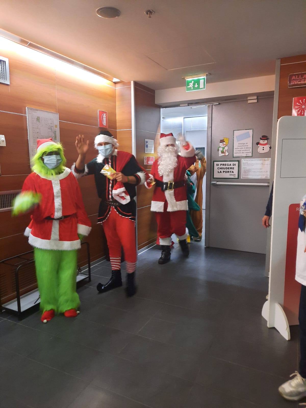 Cologno al Serio Il Cortile Boschi porta doni ai bambini dell'ospedale di Bergamo