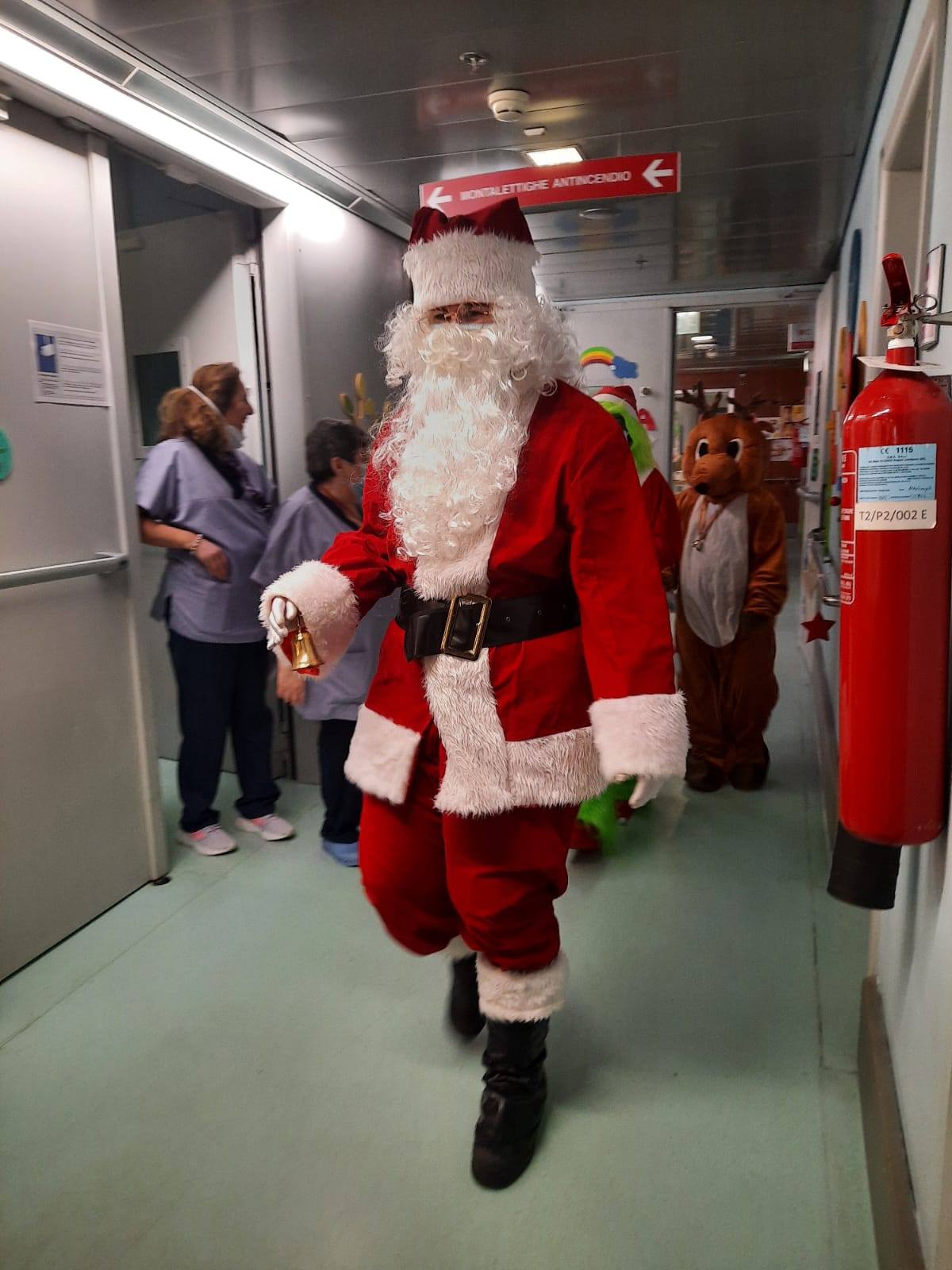 Cologno al Serio Il Cortile Boschi porta doni ai bambini dell'ospedale di Bergamo