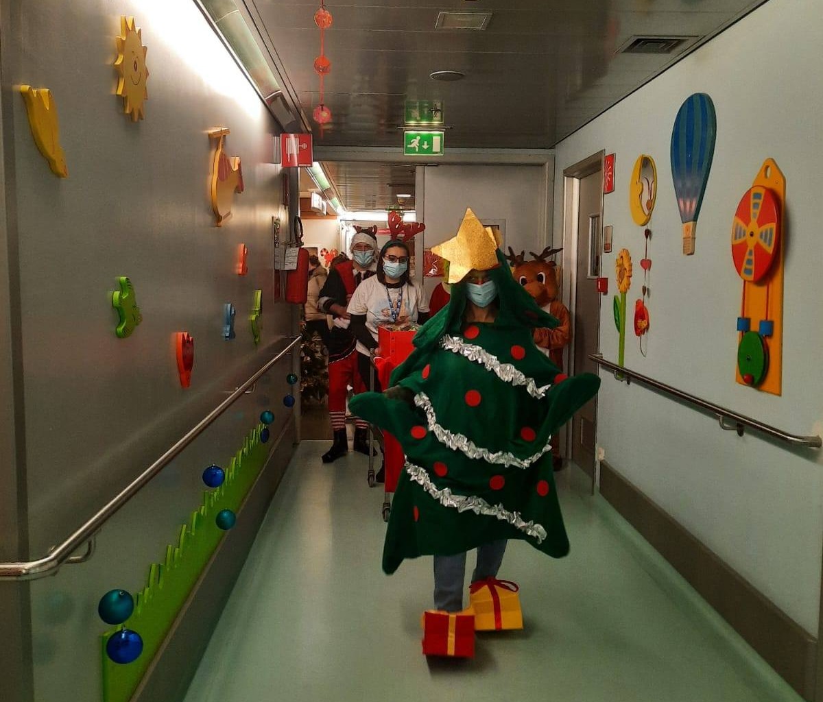 Cologno al Serio Il Cortile Boschi porta doni ai bambini dell'ospedale di Bergamo