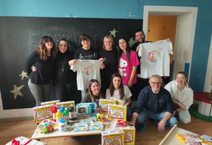 “Amici di Dea e Nicole” dona materiale ai bimbi dell’asilo nido
