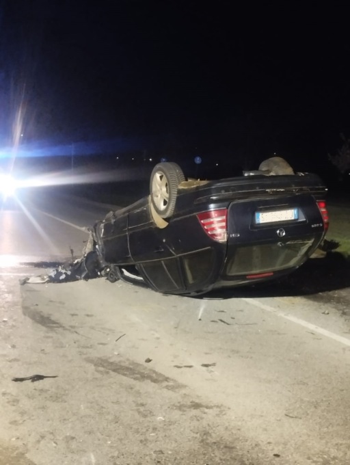 Ribaltamento sulla Provinciale 132, carabinieri in ospedale