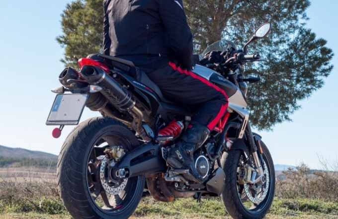 Come scegliere lo scarico aftermarket: la guida definitiva per la tua moto