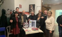 Un defibrillatore in dono all'Auser grazie all'associazione "Vivere"