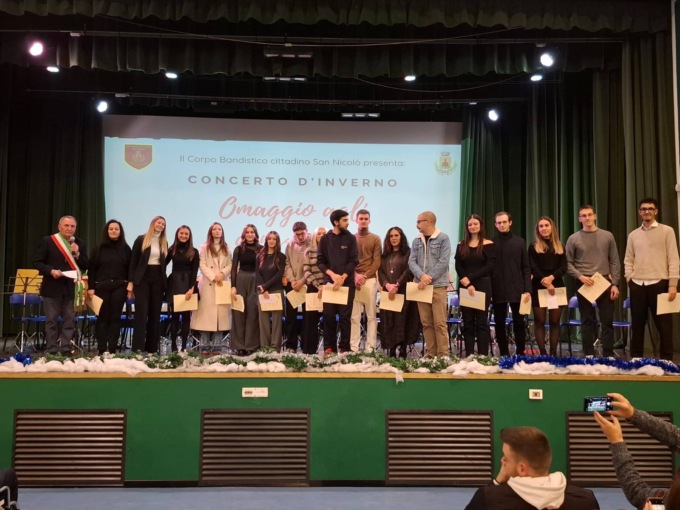 Studenti e volontari meritevoli premiati dall’Amministrazione comunale