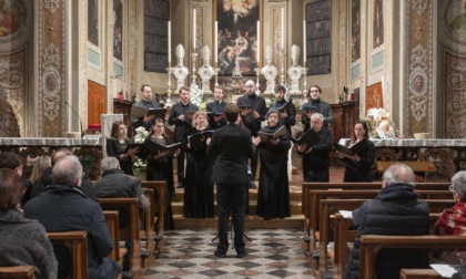 Il concerto del coro in Parrocchiale conquista la comunità