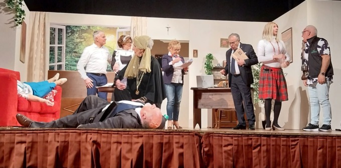 Successo al Filodrammatici per la “prima” della commedia brillante in dialetto “I sé ‘l val mia”