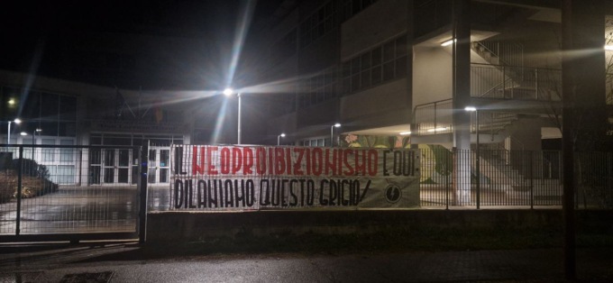 Il blocco studentesco di Casa Pound in città contro il neo proibizionismo