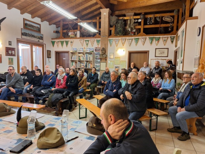 “Posiamo una targa sulle tombe degli alpini andati avanti”