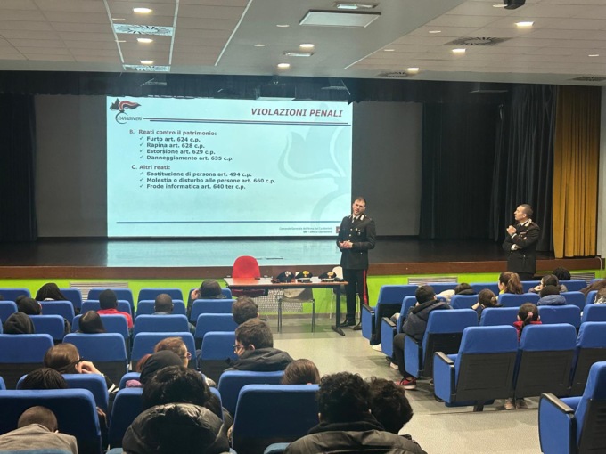 Bullismo e cyberbullismo, i carabinieri di Zingonia incontrano gli studenti