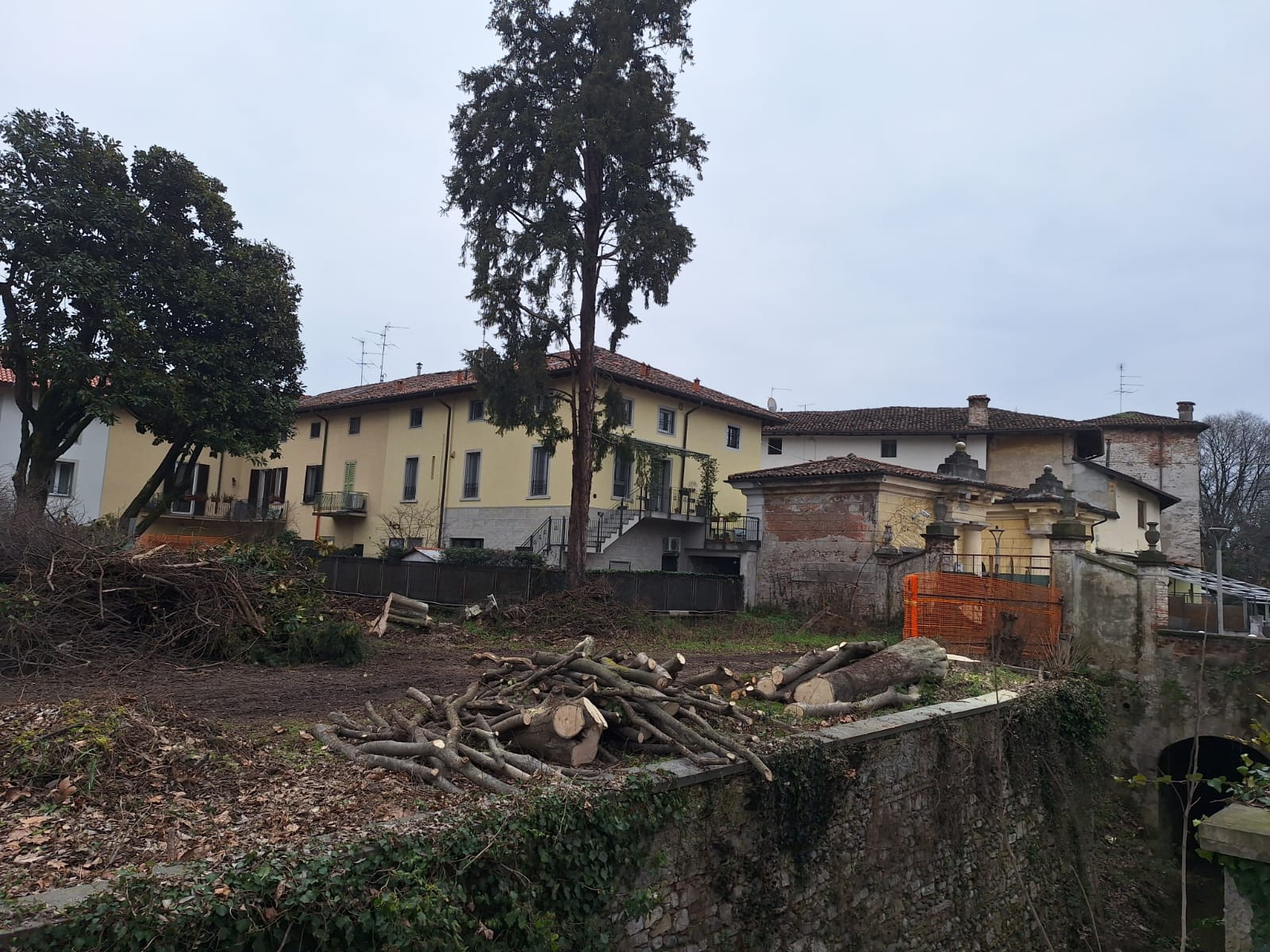 Martinengo Abbattuti alcuni degli alberi di villa Calvi