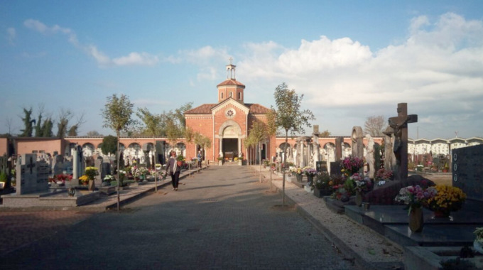 Ancora ladri al cimitero, rubati vasi in rame e bronzo
