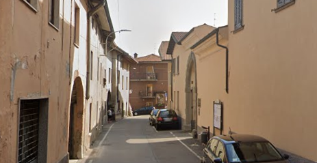 Paura in centro paese: gruppi di stranieri si sono affrontati  armati di bastoni e pietre