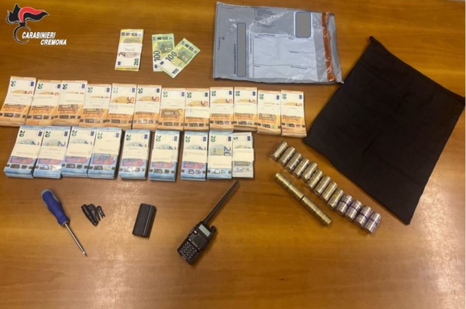 Fermati con 80mila euro in contanti rubati in banca