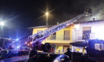 Rogo dalla canna fumaria, vigili del fuoco al lavoro in via al Mulino