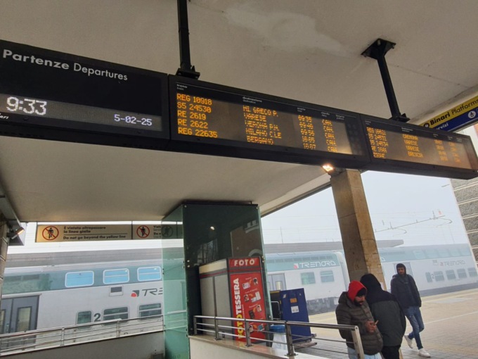 Mercoledì nero per i pendolari: a Treviglio tutti i treni cancellati