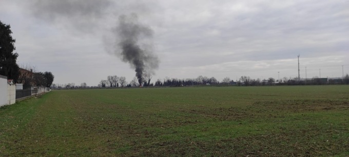 Auto in fiamme al casello di Brebemi