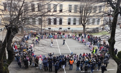 Al "De Amicis" di Treviglio grande festa per la "Giornata dei calzini spaiati"