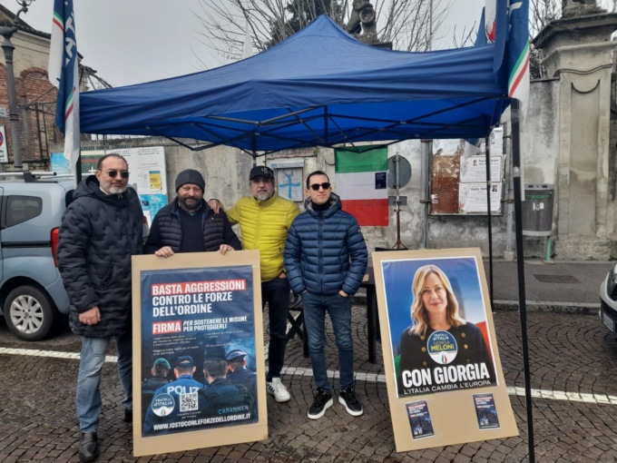Ancora troppe aggressioni, FdI in piazza a sostegno delle Forze dell’ordine