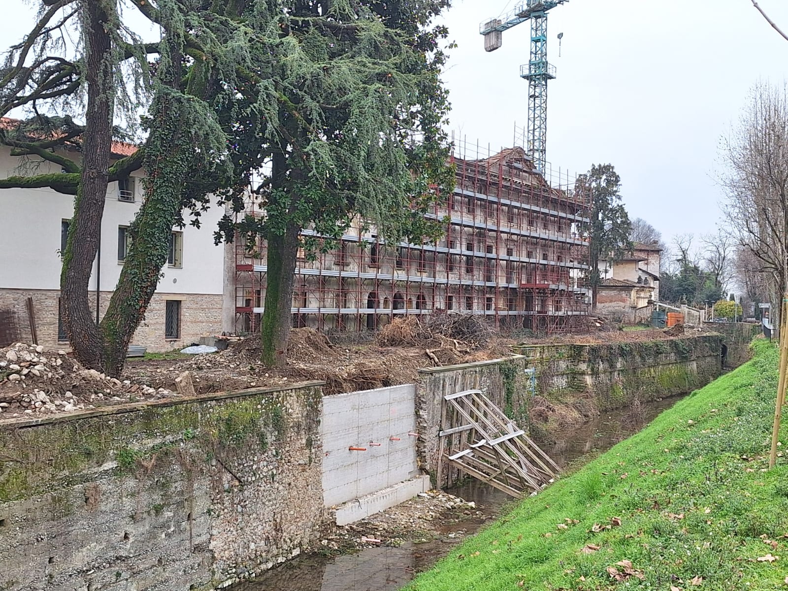 Martinengo Abbattuti alcuni degli alberi di villa Calvi