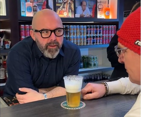 Tra una birra e un panino, al pub Revel di Treviglio c’è anche lo psicologo