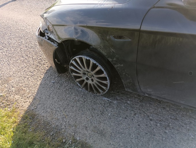 Ubriaco aggredisce due persone e fugge con l’auto su tre ruote, arrestato dalla Locale