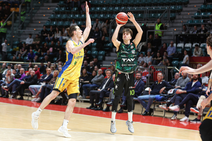 Che battaglia in semifinale: la spunta Roseto, Treviglio da applausi