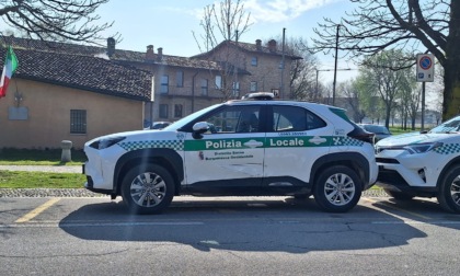 Ubriaco aggredisce due persone e fugge con l'auto su tre ruote, arrestato dalla Locale