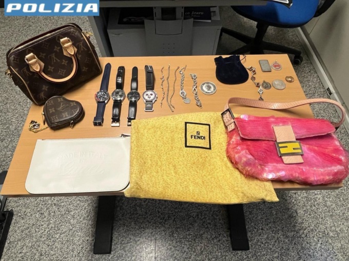 Furti in abitazione, arrestati quattro cileni irregolari