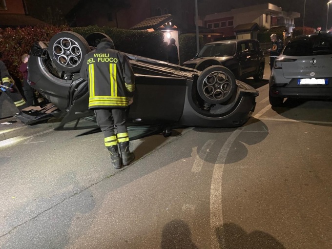 Banda di ladri sgominata a Brignano, i malviventi si ribaltano in auto durante la fuga