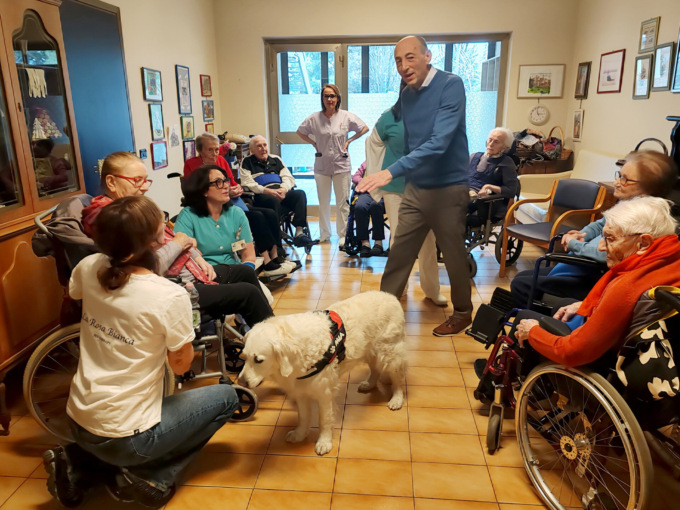 La pet therapy entra alla Casa Ospitale Aresi con Mia e Asia