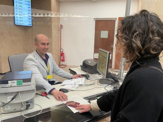 Un taglio alle attese: da oggi il passaporto si può richiedere anche negli uffici postali bergamaschi