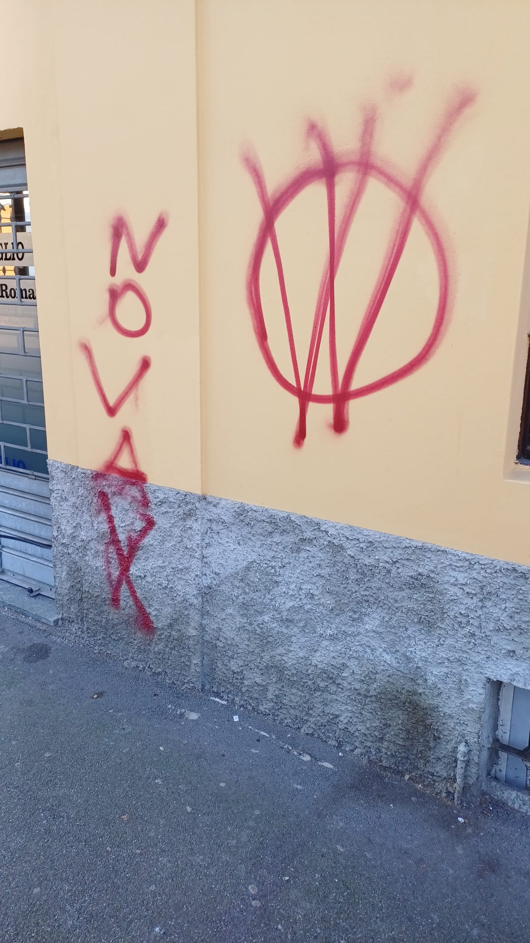 Treviglio no vax vandalizzata la redazione