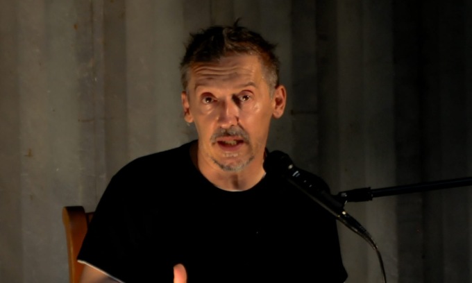 Un nuovo romanzo per Stefano De Vecchi: “Ai giovani insegniamo a fare un po’ di fatica”