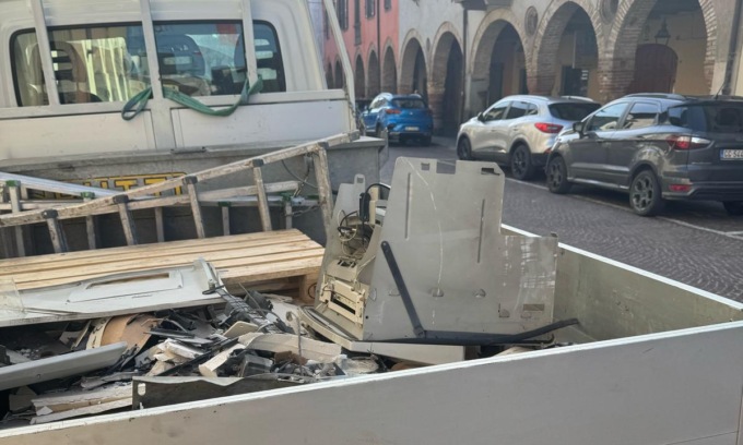 La banda del botto in azione a Martinengo, salta il bancomat della Bpm