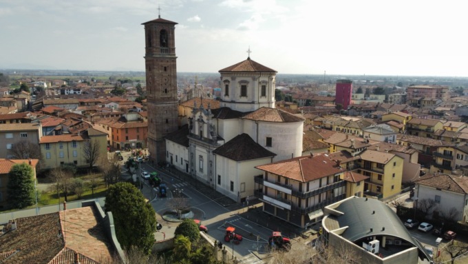 Verdello riscopre il “Ringraziamento”: più di 60 mezzi sfilano in centro