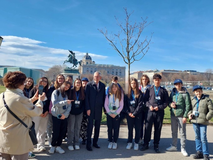 Gli studenti del Facchetti di Treviglio incontrano (per caso) il presidente austriaco