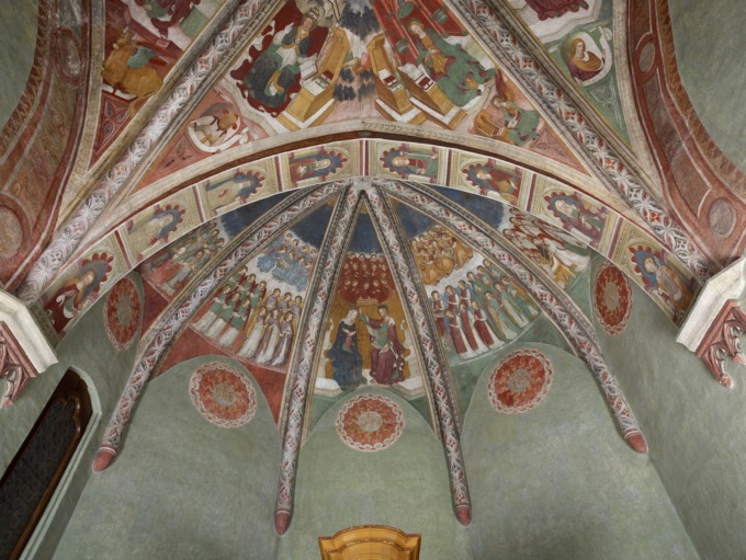 L’incoronazione di Maria nel meraviglioso affresco dell’abside della chiesa
