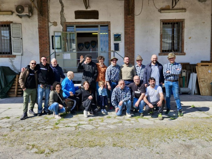 Gli Alpini  donano una lavagna interattiva alla Casa Emmaus: solidarietà e tecnologia per l’inclusione