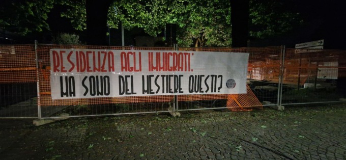 CasaPound contro la residenza agli immigrati: “Follia da film comico”