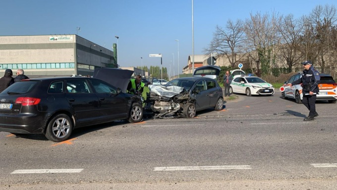 Scontro frontale sulla Provinciale 591, tre feriti