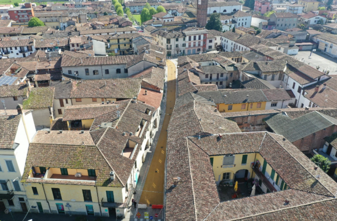 Il nuovo look di via Caimi divide Vailate: “L’apoteosi di una malsana idea”