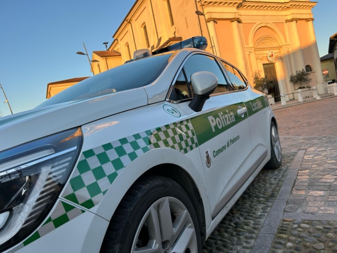 Investe un ciclista e scappa senza prestare soccorso, individuato e denunciato dalla Polizia locale