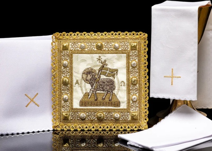 Come Ordinare un Paramento Sacro da Haftina: Guida Dettagliata