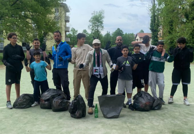 Parco ripulito dai rifiuti grazie a “Treviglio Pulita”: “Così educhiamo i nostri giovani”