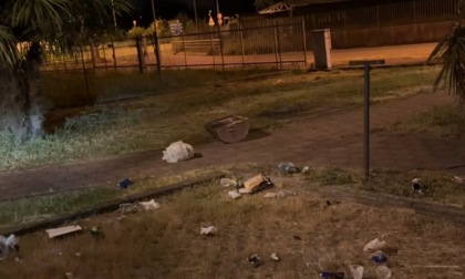 Raid vandalico al cimitero : devastazione e oltraggio ai luoghi sacri